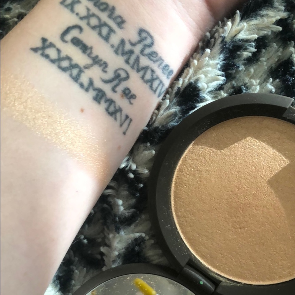 BECCA highlighter - PROSECCO POP (soon to be gone)